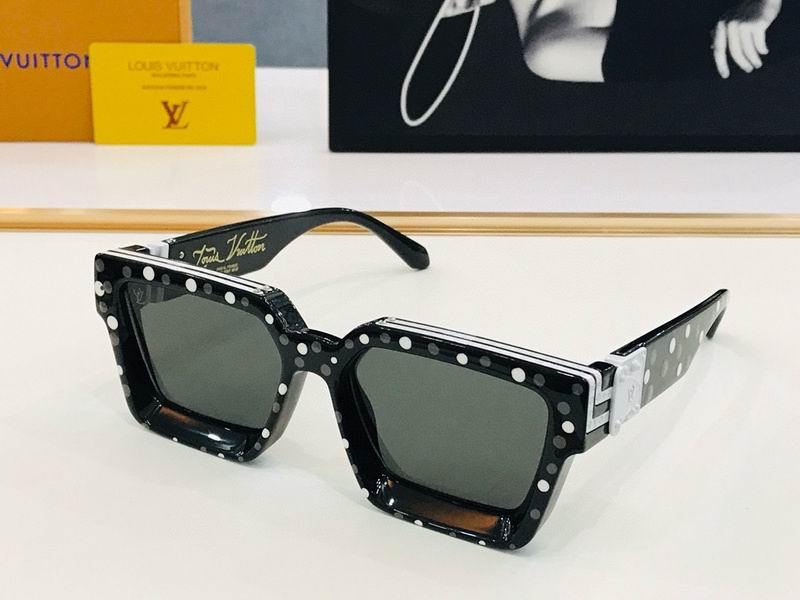 LV Sunglasses 450